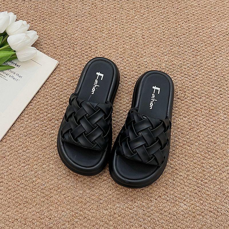 2025 new flat-bottomed thick-soled slippers for women's summer wear, fashionable and versatile, stepping on shit, soft-soled sandals for women, on