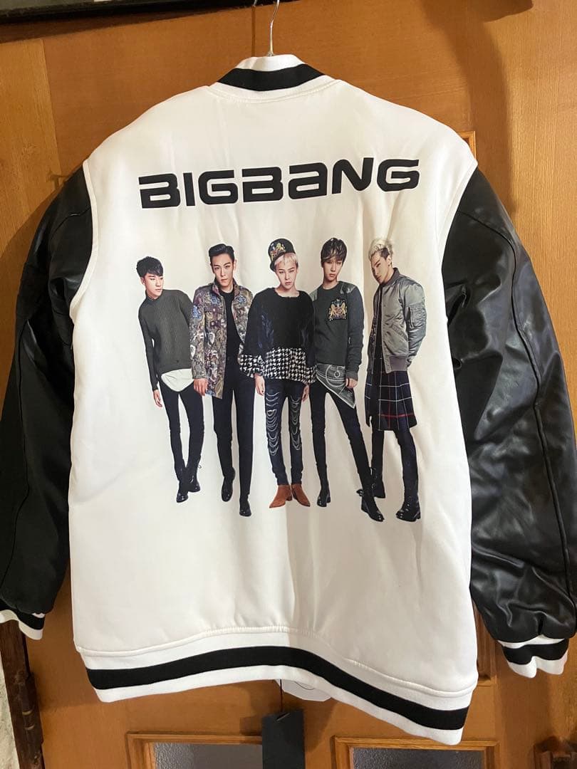 

[USED] BIGBANG Stadium Jacket White Black