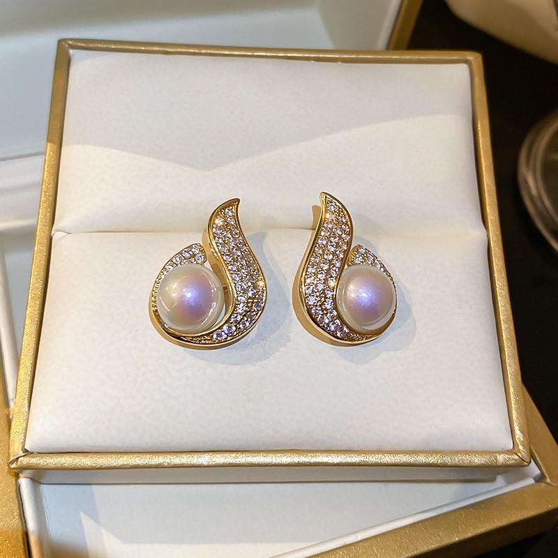 Real gold electroplated silver needle diamond set pearl earrings French retro light luxury stud earrings fashion temperament simple earrings