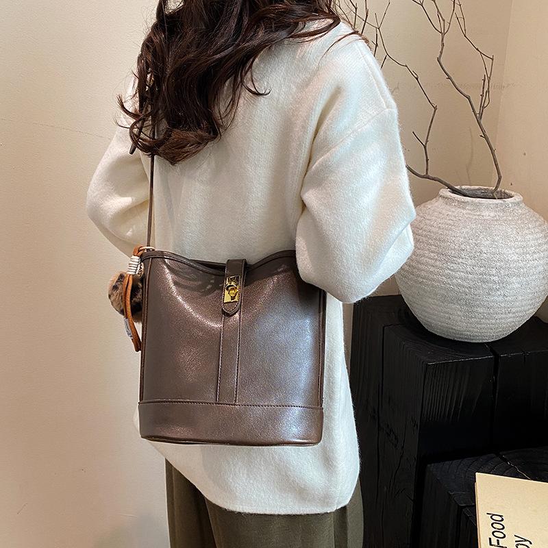 Fashion Trend Shoulder Bag 2025 New Crossbody Bag Simple Versatile Premium Bucket Bag Versatile Women's Bag