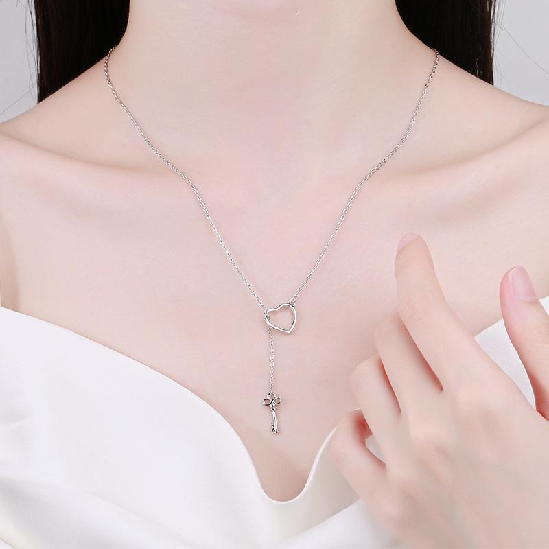 Key Necklace, Female Adjustable Foldable, Niche Design, Versatile and Versatile Collarbone Chain