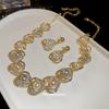 Elegant Vintage Style Choker: Diamond-Encrusted Imitation Pearl & Flower Design