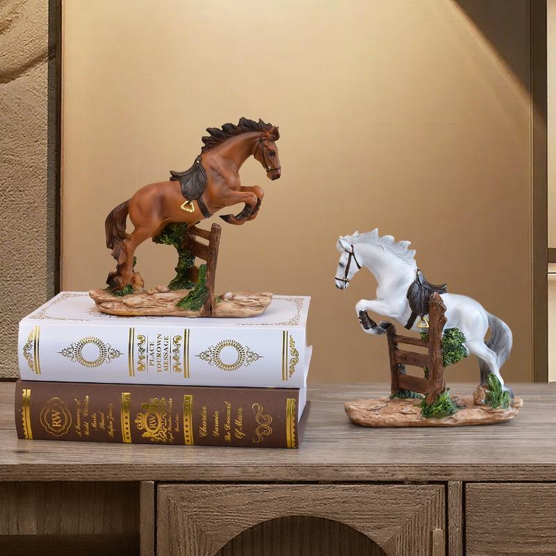 European-style Resin Running Horse Figurine Abstract Art Animal Sculpture Living Room or Office Desktop Horse Decoration Gift