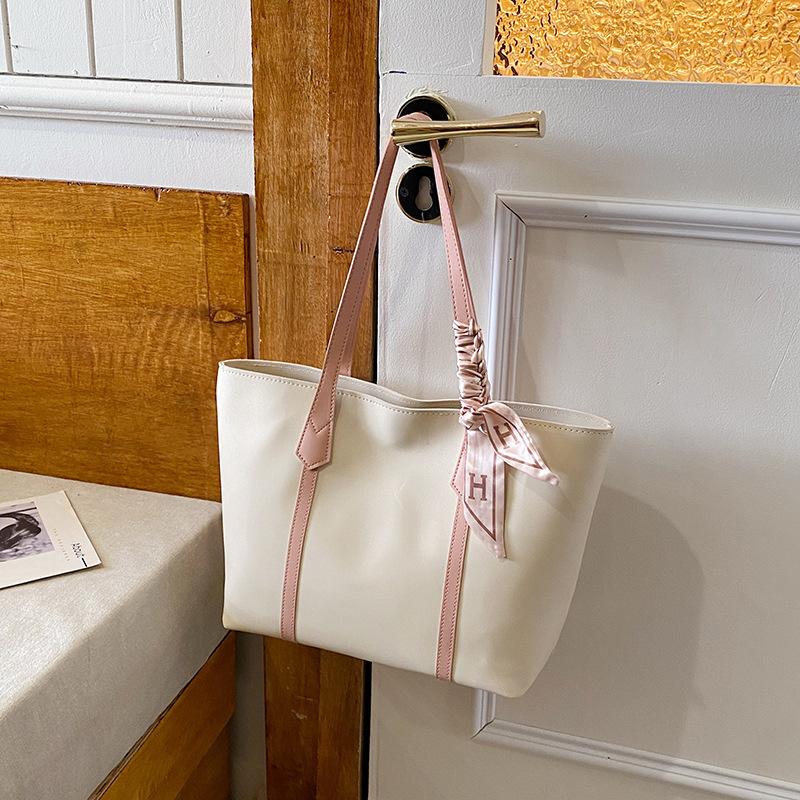 

Women s retro commuter silk scarf handbag 2025 spring new versatile ins shoulder underarm bag tote bag women