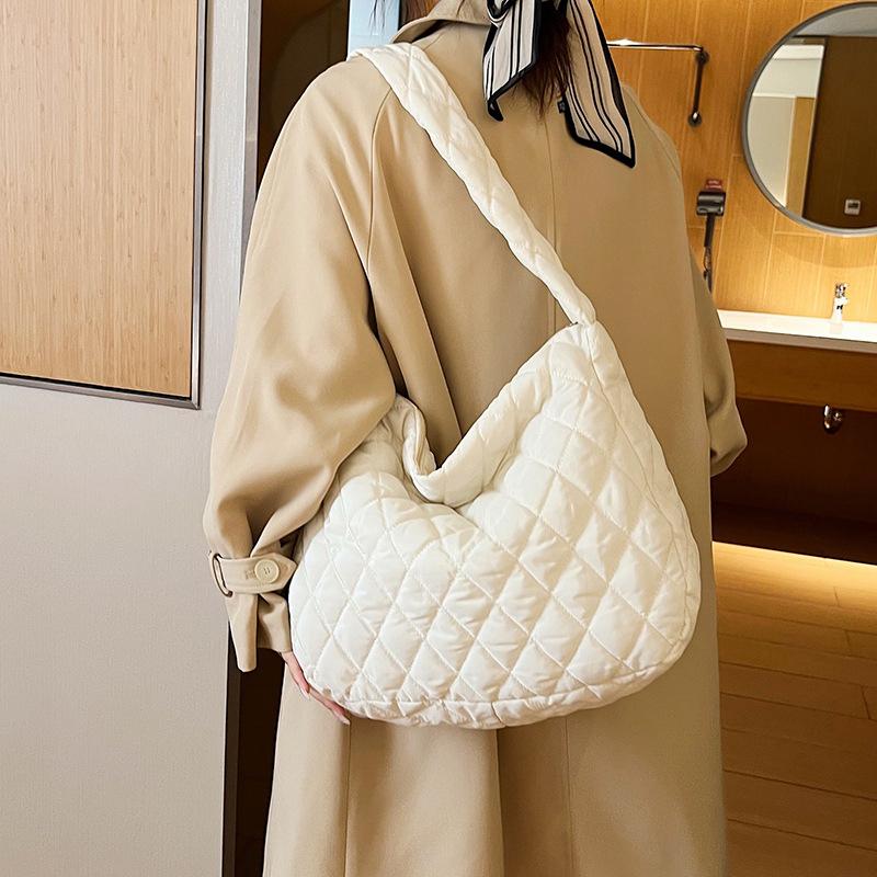 Women Large Capacity Quilted Tote Bag Winter Warm Lightweight Down Cott Padded Plaid Shoulder Bags Underarm Bags Puffy Handbag