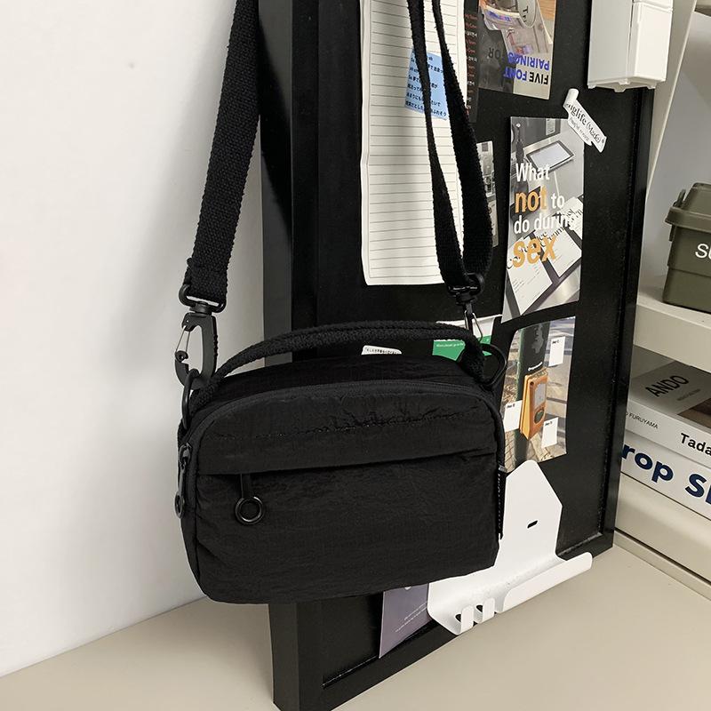 

Simple and lightweight small bag New versatile casual small square bag niche shoulder messenger bag чёрный