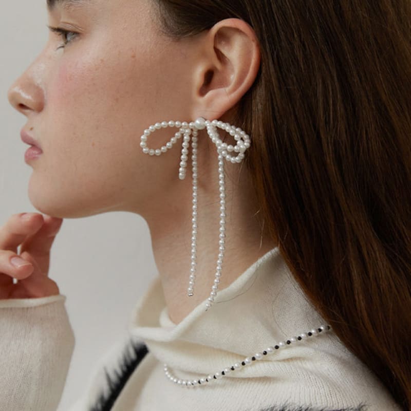 

LOVE ME MONSTER Double Pearl Ribbon Earrings (L244MER010) IVORY