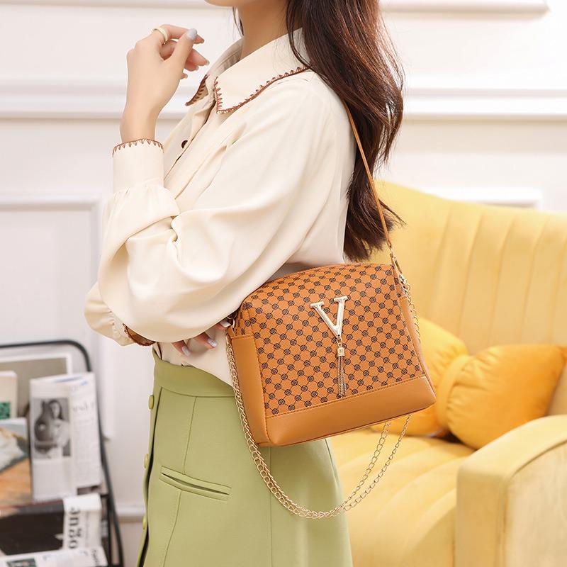 Bag Women's New Fashion Printed Word Jewelry Chain Crossbody Small Square Bag Single Shoulder Armpit Bag One Piece