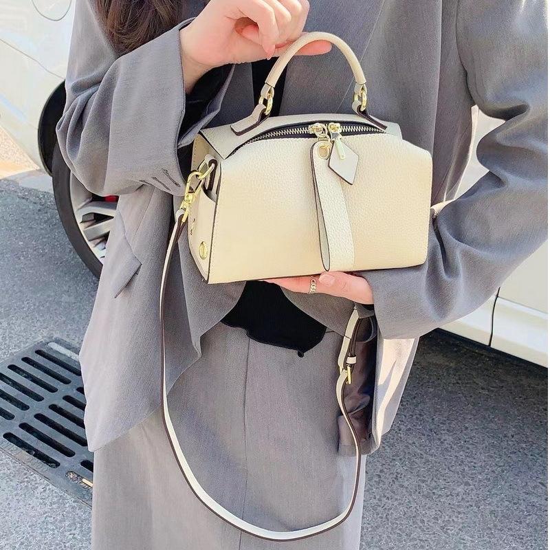 2026 New Leather Women's Bag Square Foreign Style Pillow Bag Versatile Fashion Temperament Portable Shoulder Bag Cross-border Wholesale
