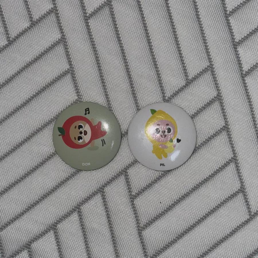 

DAY6 Пин-значок Доуна