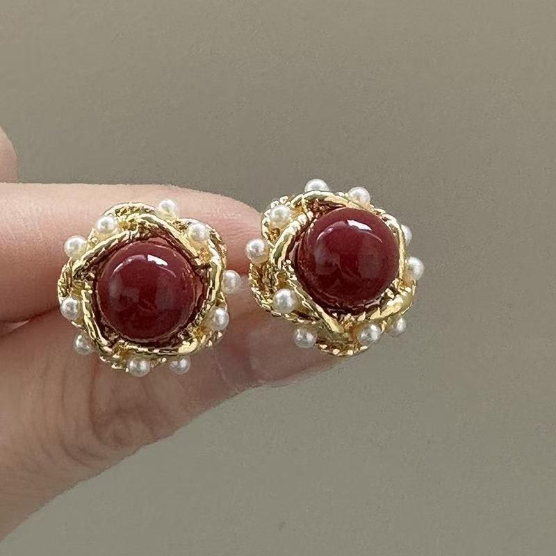 Elegant French Retro Pearl Stud Earrings with Geometric Design