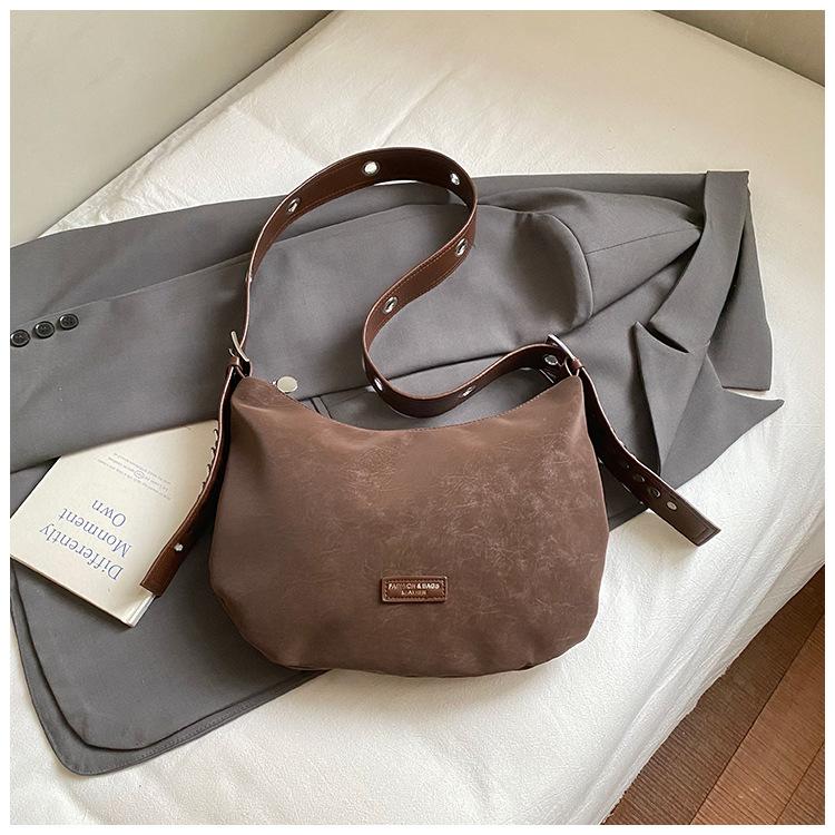 

2025 autumn new fashion simple dumpling bag women s casual portable foreign style shoulder bag high value messenger bag