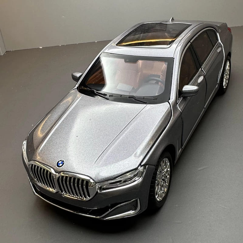 1/24 BMW 760Li Komputerowe ozdoby na biurko Stop metalu Odlew ciśnieniowy Model samochodu Zabawki dla dzieci Dekoracja butikowa Odpowiednia dla nastolatków Prezent