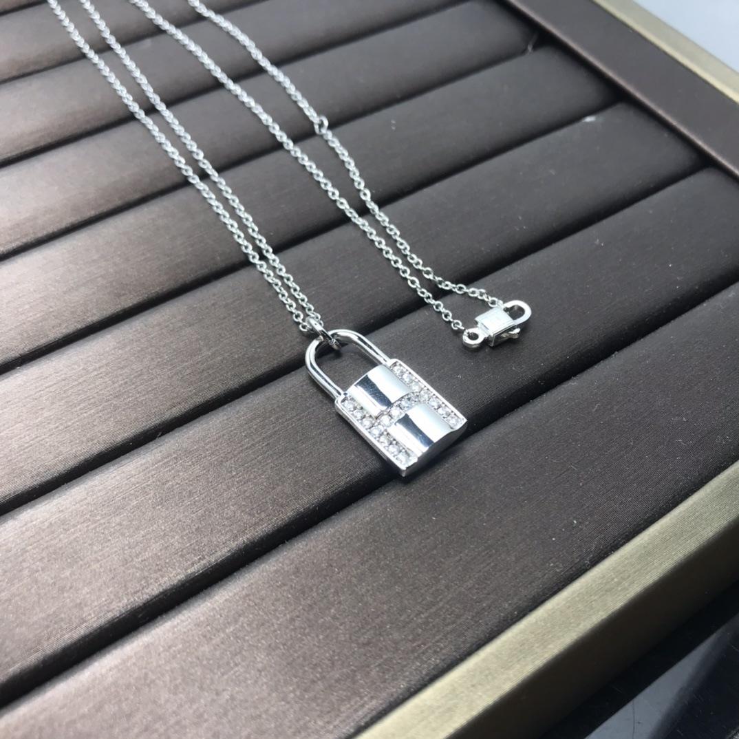 

Золотое ожерелье-замок с бриллиантом в виде буквы V, с эмалированным пятачком и сумкой KangKang, цепочка для ключицы для женщин платиновый