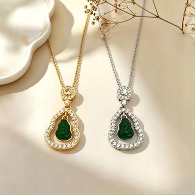 Emerald Gourd Pendant Necklace: Chinese Style, Micro-set Diamonds, Fashionable Light Luxury Design.