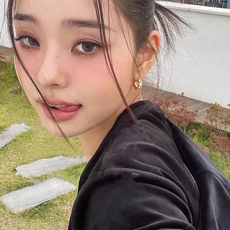 Fashion Commuter Must Enter, Micro-Inlaid Emerald Crystal Small Earrings, Ear Buckles, Retro Fashion Temperament Exquisite Earrings