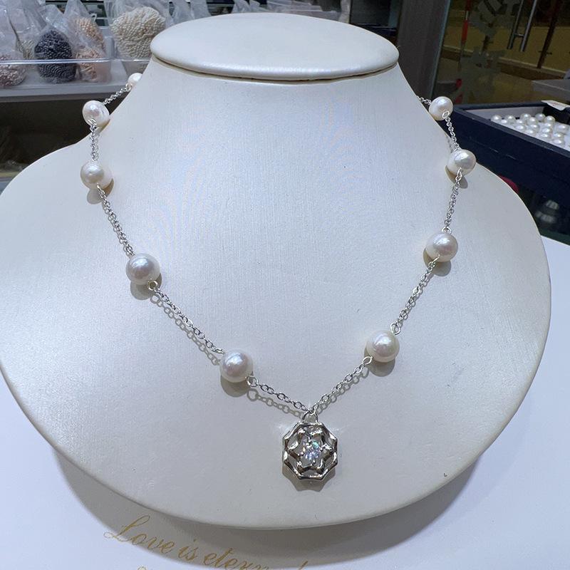 Romantic Gypsophila Pearl Clavicle Necklace - Elegant and Timeless Jewelry
