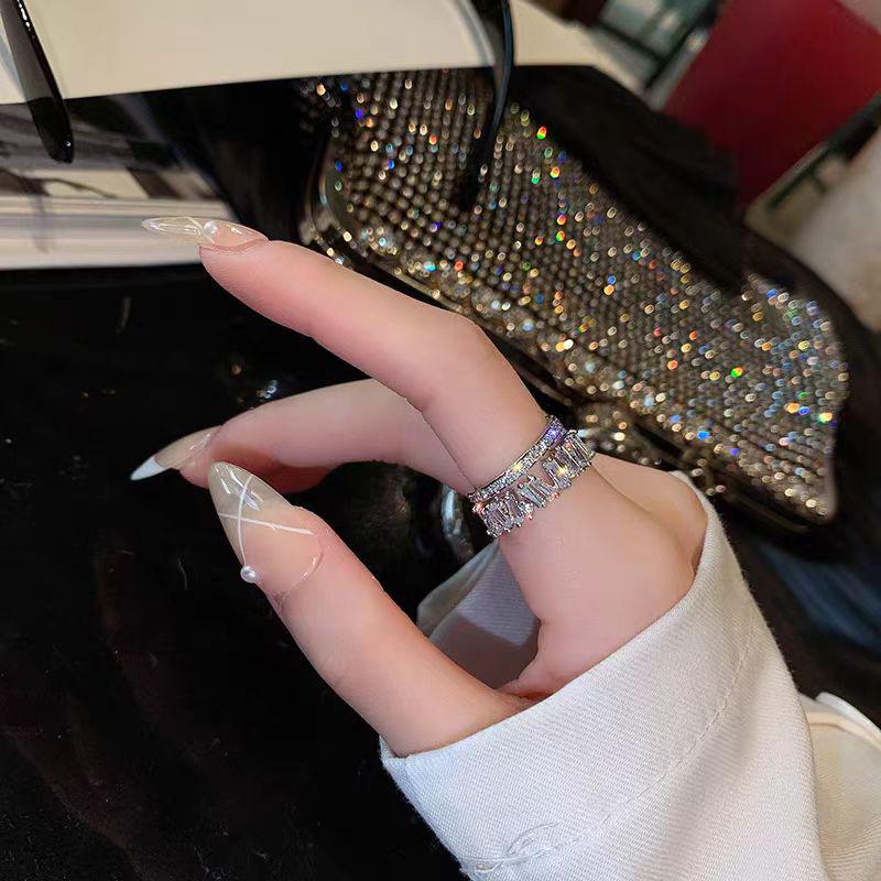 2024 Exaggerated High-End Fashion Ring for Women - Light Luxury Niche Design