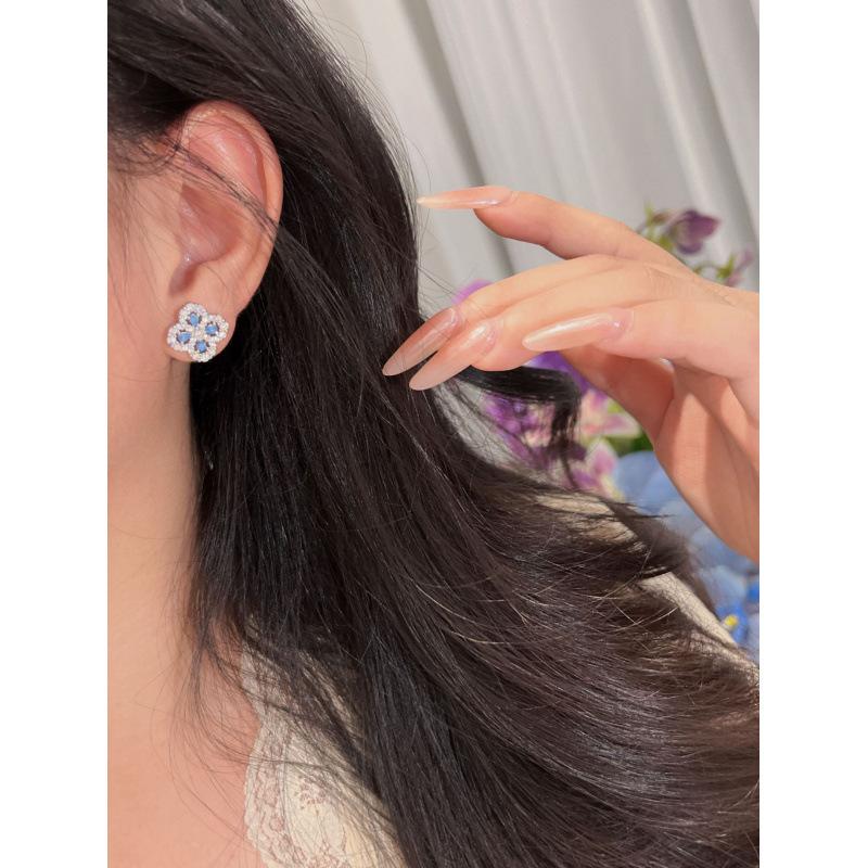 Celebrity Style Full Of Diamonds Four-Leaf Clover Stud Earrings, Women'S Light Luxury Niche Design, Advanced Sense Burst, Exquisite Small Fragrant