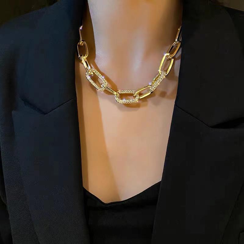 Exaggerated Chunky Chain Metal Necklace: Women's Trendy Short Clavicle Rhinestone Sweater Chain