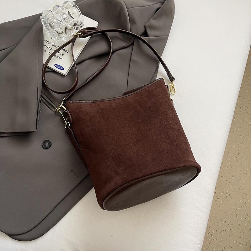 

2024 Maillard женская сумка-ведро большой вместимости Frosted Crossbody without pendant коричневый