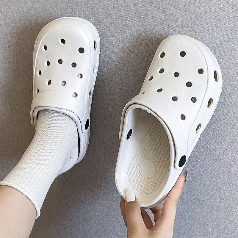 Unisex Summer Closed-Toe Breathable Clog Sandals – Lightweight Non-Slip Garden Shoes with Ventilation Holes, Casual Slip-On Slippers for Women Men