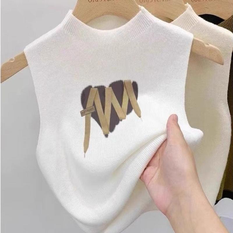 Ein neuer Sommerstil für Damen: Gestricktes Neckholder-Top mit einem I-förmigen sportlichen ärmellosen Top für Innen- und Außenbekleidung