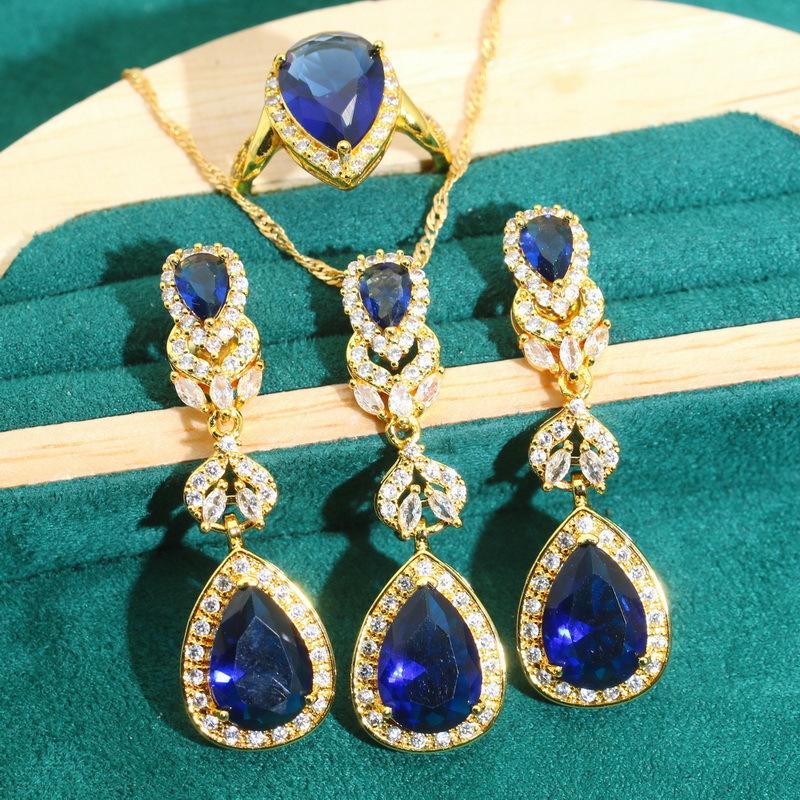 New Jewelry Sets In Europe and The United States Tanzanite Zircon Europe and The United States Light Luxury Jewelry Set Street Photo