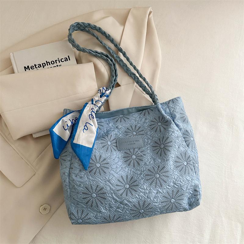 Spacious Canvas Tote Bag For Women 2024 Fashionable And Trendy Street Style Handbag