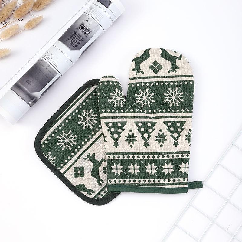 Christmas Kitchenware Set: Oven Mitts & Heat-Resistant Pad