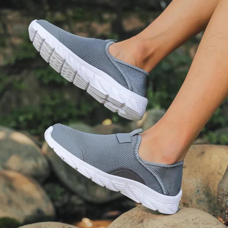 Summer Mesh Breathable Men's Shoes Lightweight Comfortable Soft Sole Loafers Outdoor Casual Sneakers for Men Zapatos De Hombre
