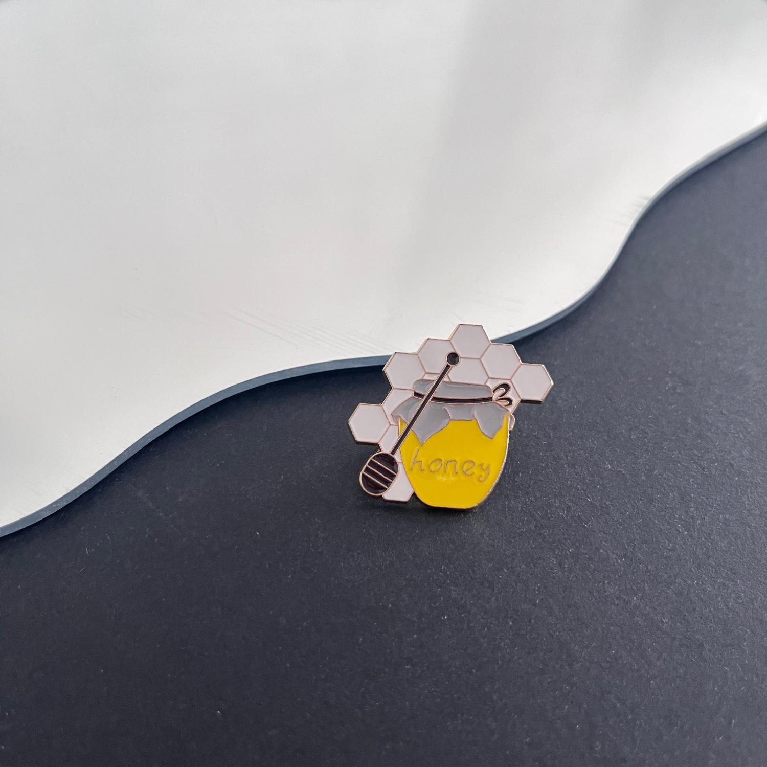 Мультяшная брошь-пчела 2025: Милая подвеска в виде пчелы из сплава для женщин