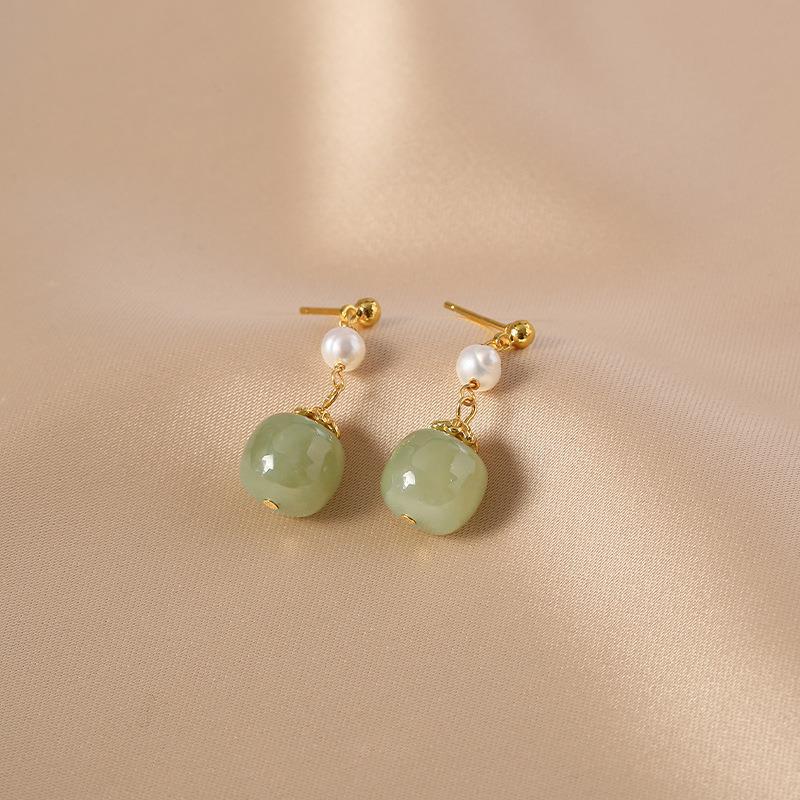 Hetian jade pearl high-end earrings Light luxury niche design vintage solid color jewelry earrings