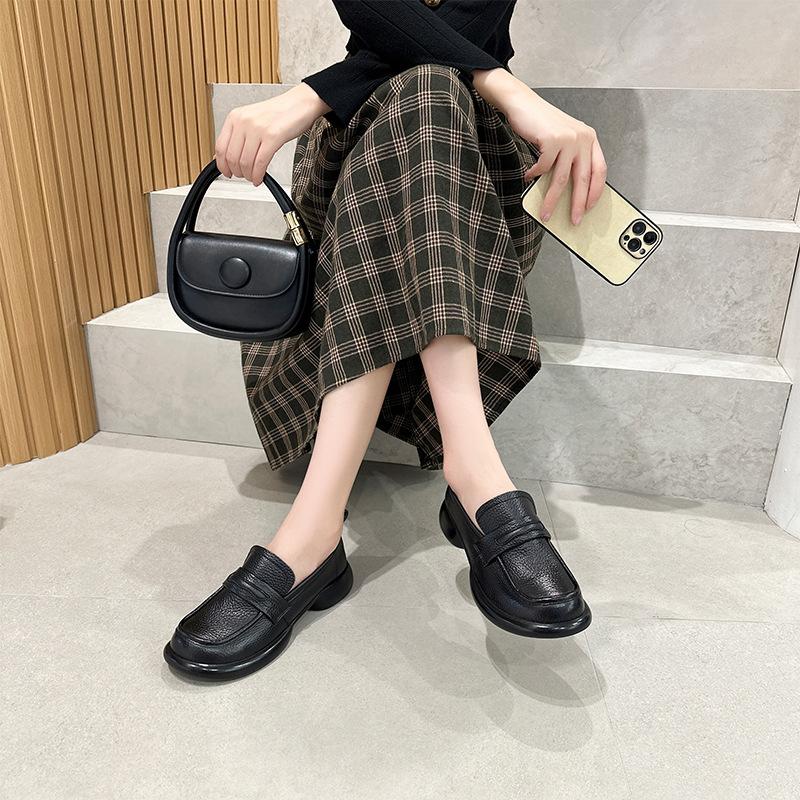 First Layer Cowhide Soft Sole Leather Mother Shoes Women's One-pedal Large Size Single Shoes Women's Casual Loafers Women's Grandma Shoes