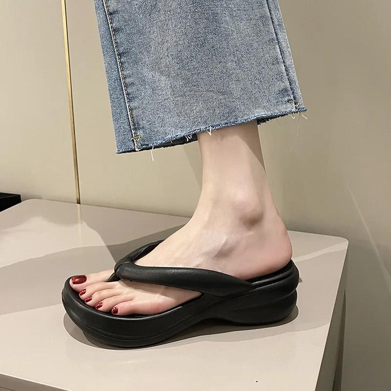 Fashion Thick Sole Wedges Flip Flops For Women Summer Clip  Platform Sandals Woman Non-slip Beach Slippers Girls Outdoor Slides