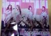 Foto autografada de uma integrante de girl group Usada
