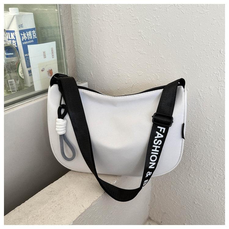 

Повседневная простая ткань Оксфорд 2025 модная подвеска большой вместимости новая легкая сумка кроссбоди на плечо подмышку тоут женская сумка