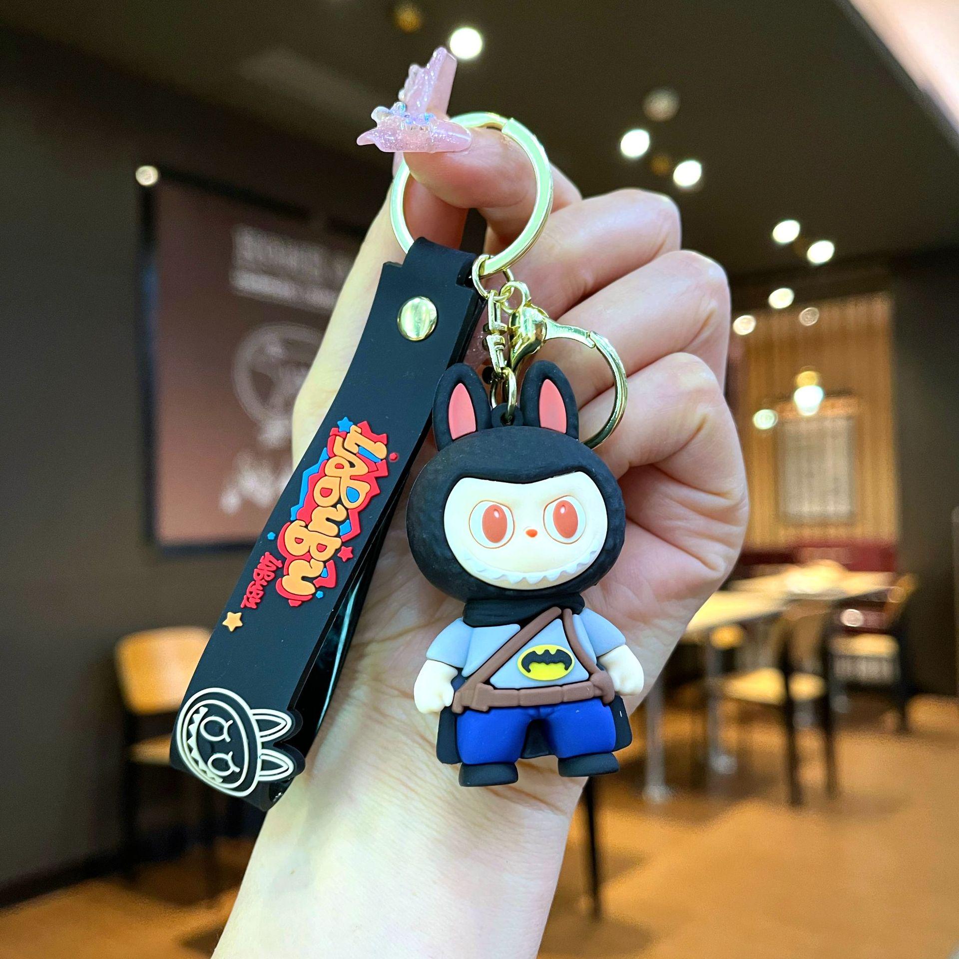 

Очаровательный брелок Овечка с торчащими зубами Ла Бу Бу для рюкзака или автомобиля Soft Rubber Keychain