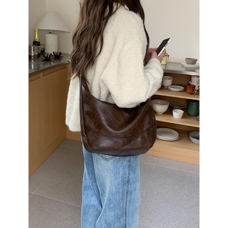 

Women s bags large-capacity dumpling bags summer new shoulder messenger bags class commute advanced sense tote bags