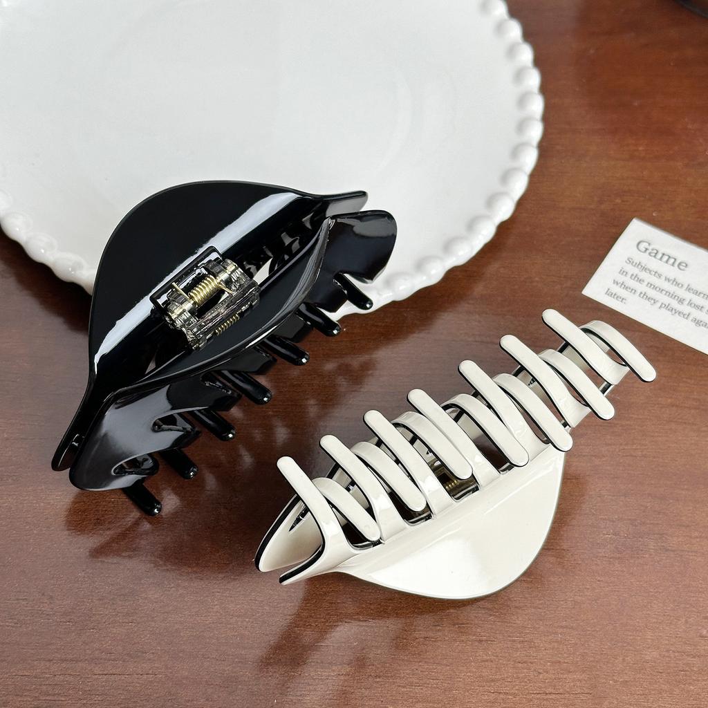 Hair Acetate Premium Claw Clip In Classic White And Black For Chic Hairdos Everyday