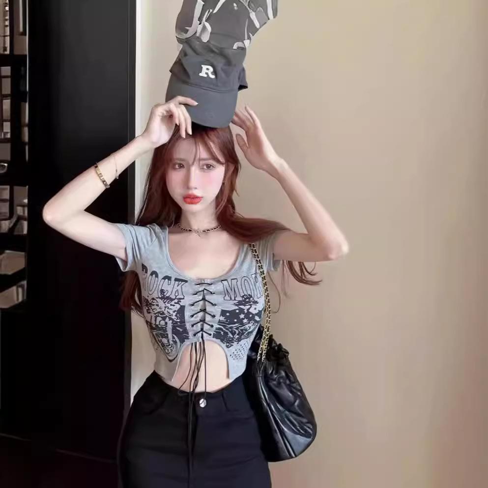 American Retro Hot Girl Off-Shoulder Crop Top - Sexy, Short-Sleeved, Tight-Fit for Summer