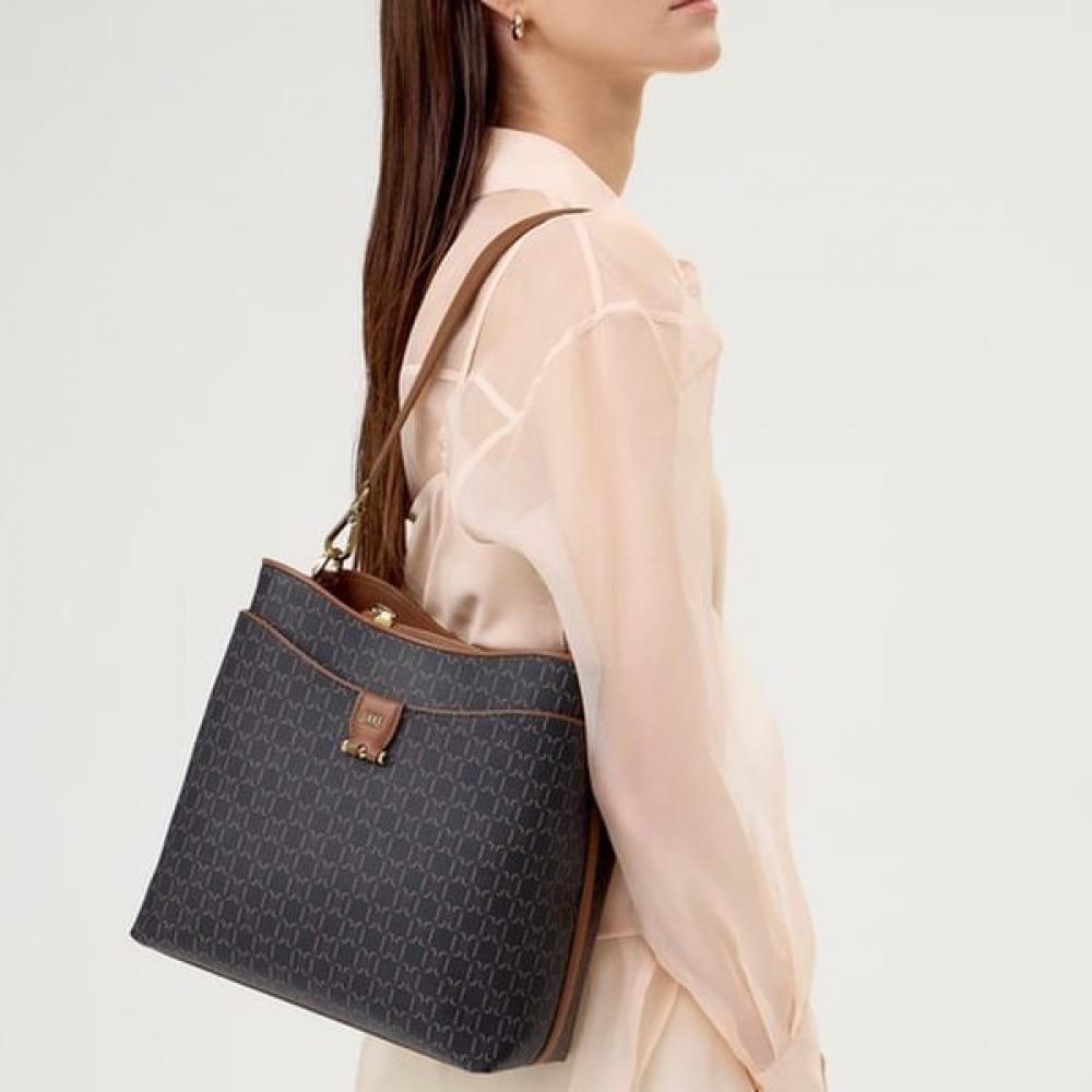 

Daks Brown Dd Pattern Logo Detail Leather Bucket Bag Dcba6e872w3 Single option