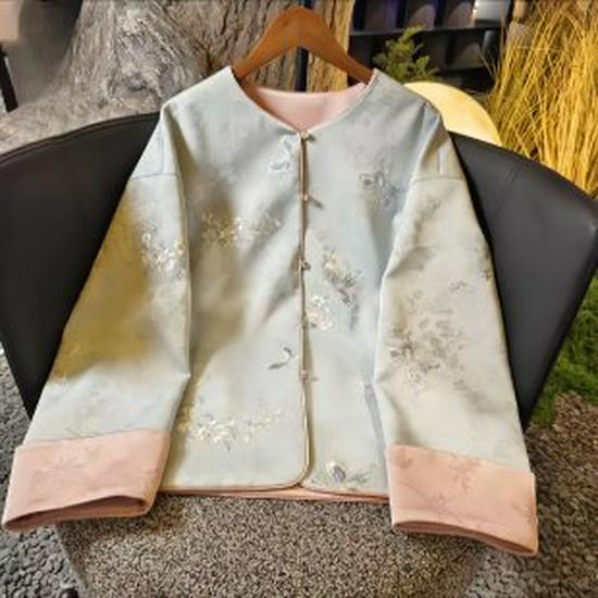 

Elegant Autumn Jacquard Cardigan for Middle-Aged Women: Stylish 2026 Short Jacket in National Style XL