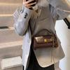Super fire small bag women's autumn and winter retro 2025 new fashion messenger bag women's versatile portable work small square bag