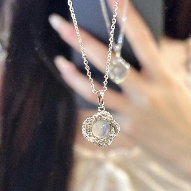 Guochao White Chalcedony Flower Clavicle Necklace - Spring/Summer Luxury  Versatile Style
