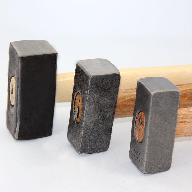 Marteau de maçon en fer forgé avec tête carrée