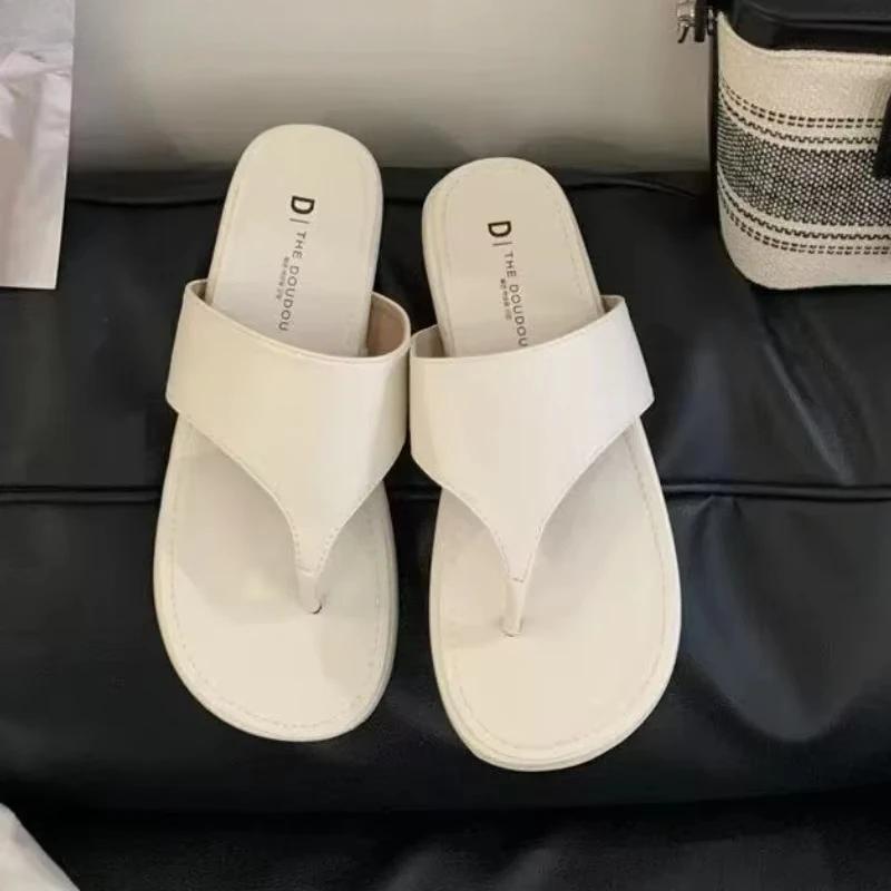 Fashion Flats Women Slippers Designer Clip Toe Flip Flops Casual Shoes Woman 2025 Summer New Trend Home Slides Walking Femme