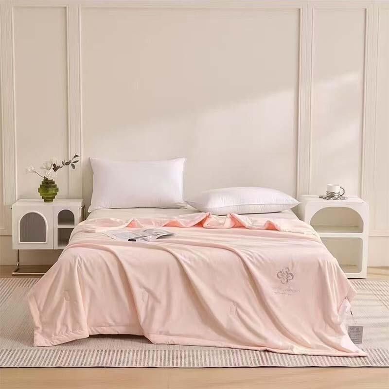 Hongdou YLHQS-200 Light Luxury Summer Quilt