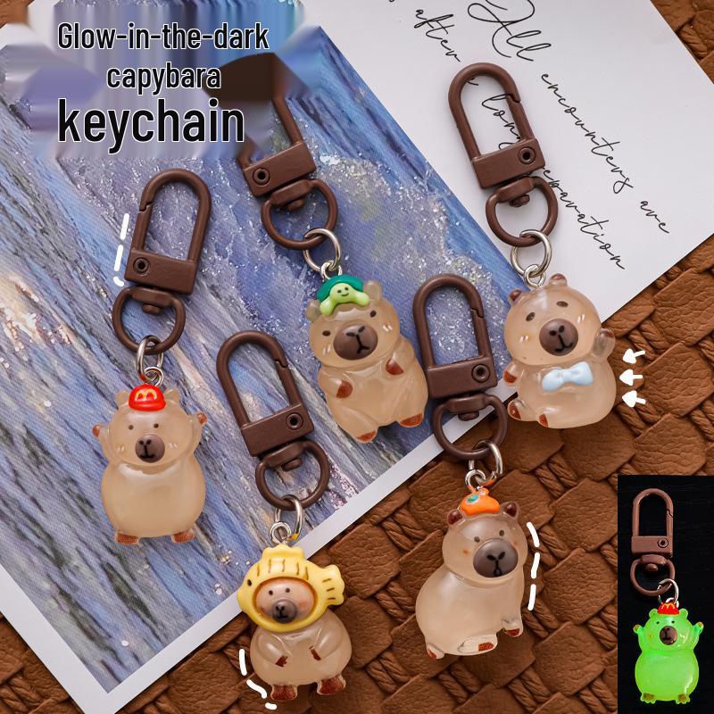 Leuchtender Cartoon Capybara Schlüsselanhänger: Niedlicher Harzanhänger & kleines Geschenk