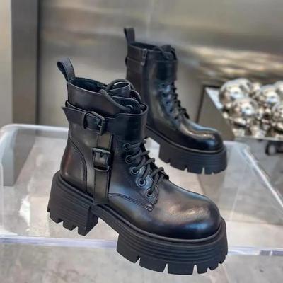Botins de Tornozelo Punk Pretos de Sola Grossa para Motociclista Femininos de Amarrar Primavera Salto Grosso Fivela de Cinto Bolso Designer Sapatos Chunky